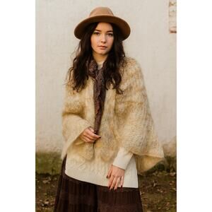 T Swarte Schaep S/M Hand Knitwear Wrap Shawl Cape Heritage Dutch Wool Tan Cream